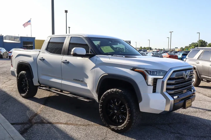 $55888 : 2024 Tundra 4WD Limited Hybrid image 3