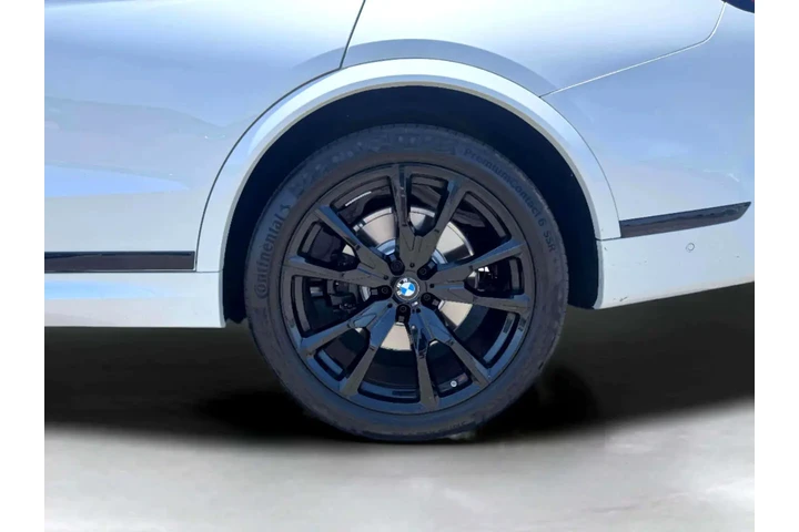 $81999 : 2025 BMW X7 image 10