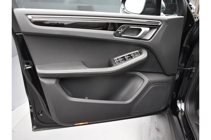 $25952 : Porsche Macan 2020 AWD 4dr S image 10