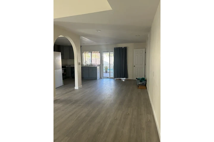 $1500 : Santa Ana Renta - Listo image 3