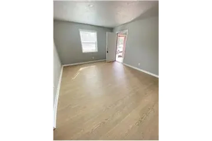 $1200 : Rental property with 2 bedro image 3