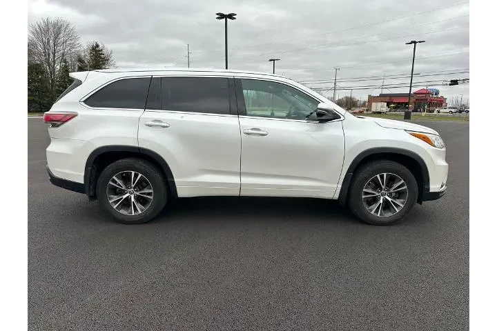 $20162 : Toyota Highlander 2016 AWD X image 4