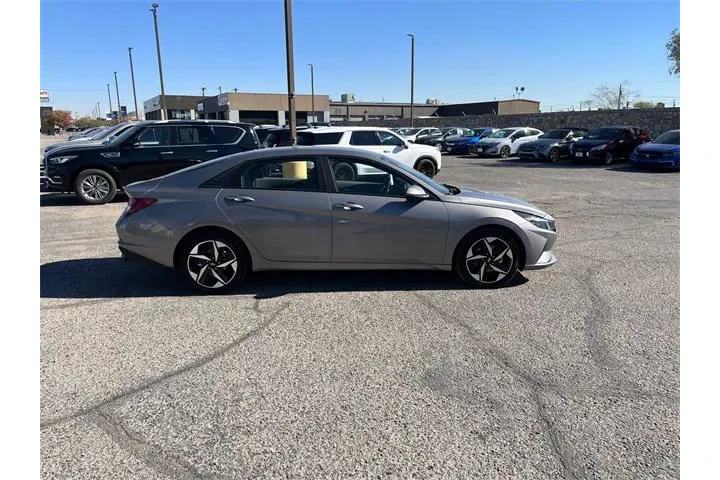 $19333 : Hyundai ELANTRA 2023 SEL 4dr image 9