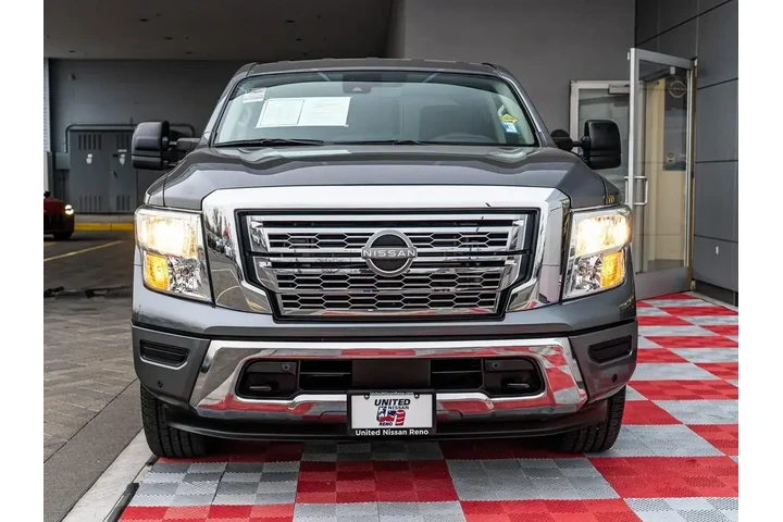$38988 : Nissan Titan 2024 4x4 SV 4dr image 7