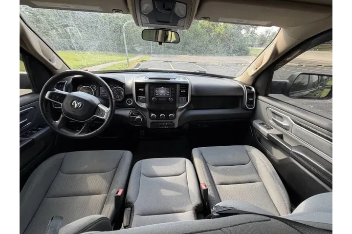 $17999 : 2019 RAM 1500 Big Horn image 8