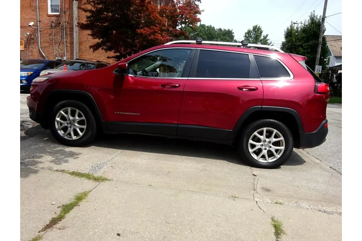 $7900 : 2016 Cherokee 4WD 4dr Latitude image 7