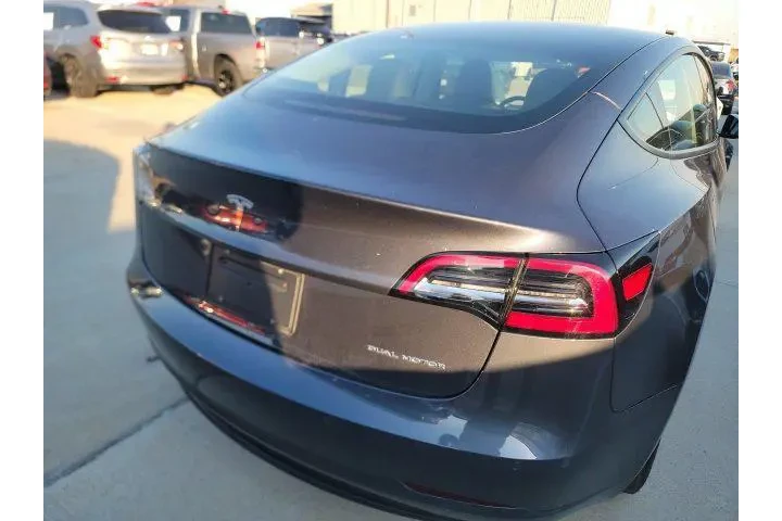 $27588 : Tesla Model 3 2022 AWD Long image 4