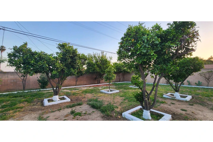 $1300 : Recamara en Bell Gardens image 5