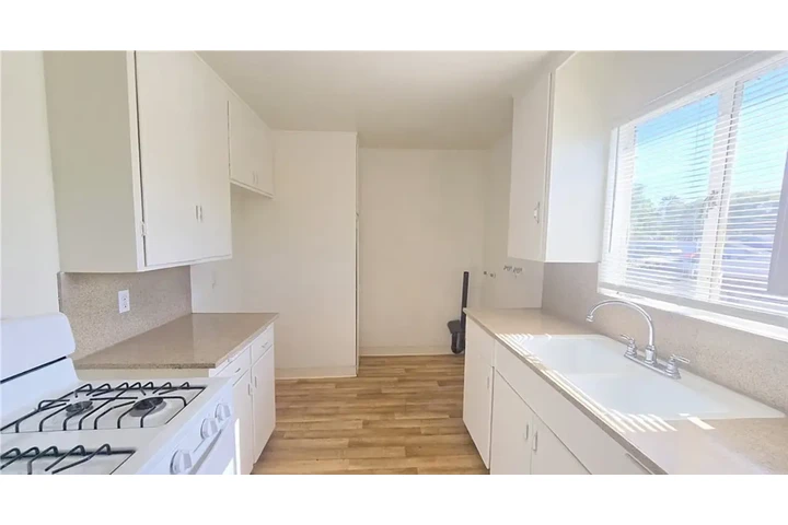 $1100 : Diamond St, Redondo Beach, CA image 6