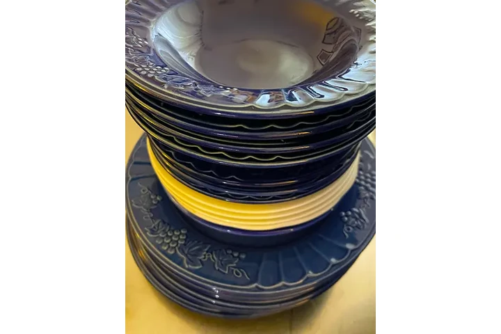 $1 : MULTI-FAMILY YARD SALE image 10