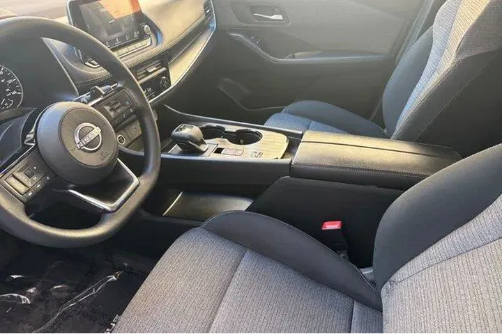 $22882 : Nissan Rogue 2023 SV 4dr Cro image 10