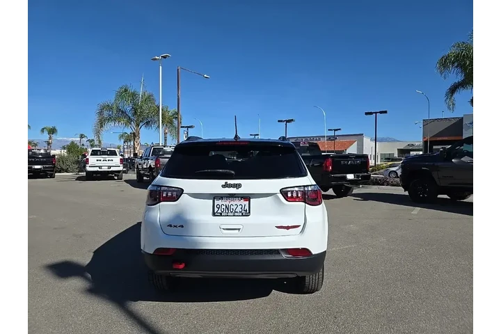 $21106 : Jeep Compass 2023 4x4 Trailh image 9