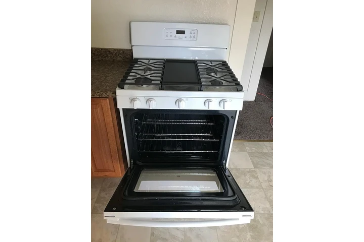 $1250 : 1 bedroom apt image 7
