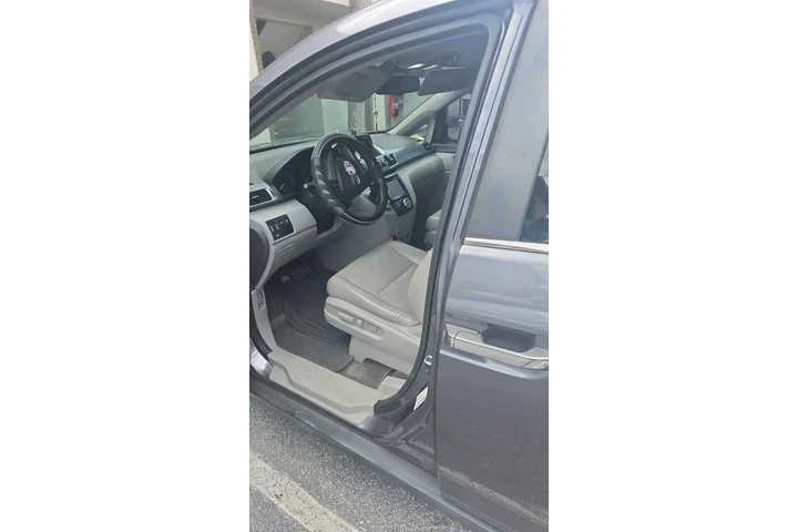 $11500 : 2015 Honda odyssey EX-L image 4
