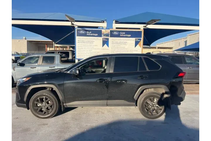 $27498 : Toyota RAV4 2024 LE 4dr SUV image 1