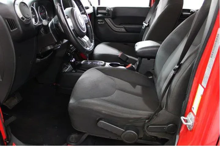 $20951 : Jeep Wrangler Unlimited 2017 image 4