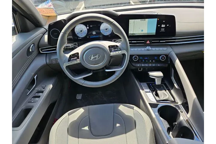 $20000 : Hyundai ELANTRA 2025 SEL Con image 8