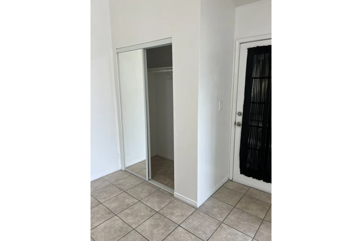 $1500 : Studio de Renta en Downey Ca image 9