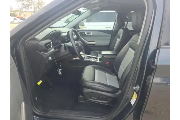 $32950 : Ford Explorer 2022 AWD XLT 4 image 7