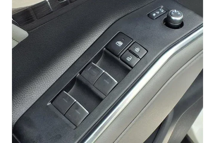 $35403 : Toyota Highlander 2023 L 4dr image 7