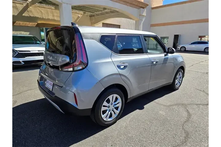 $18250 : Kia Soul 2024 LX 4dr Crossov image 6