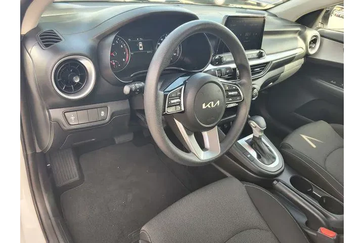 $17936 : Kia Forte 2024 LX 4dr Sedan image 9