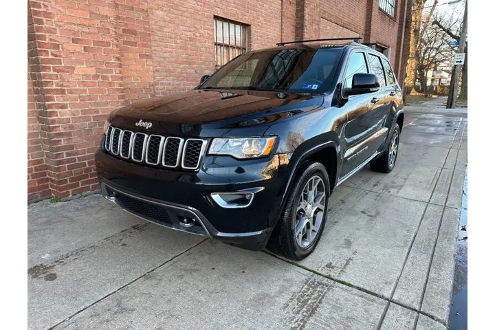 $24000 : 2018 Grand Cherokee Sterling image 2