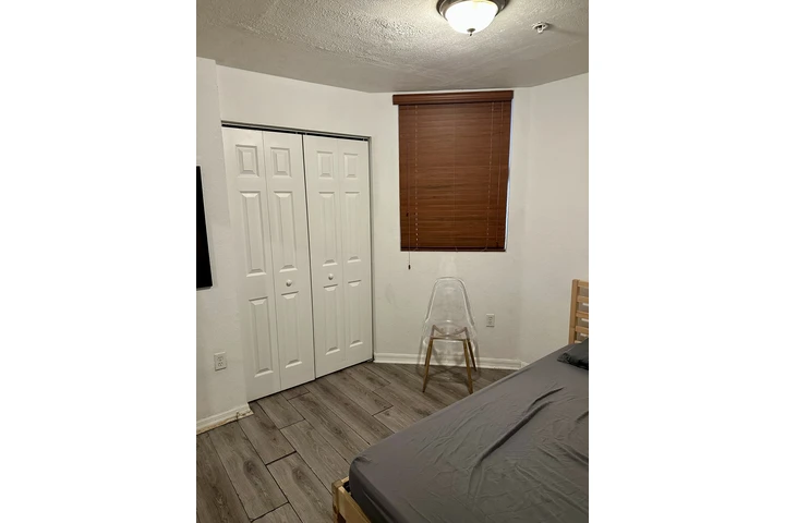 $950 : Habitación privada en Doral image 2
