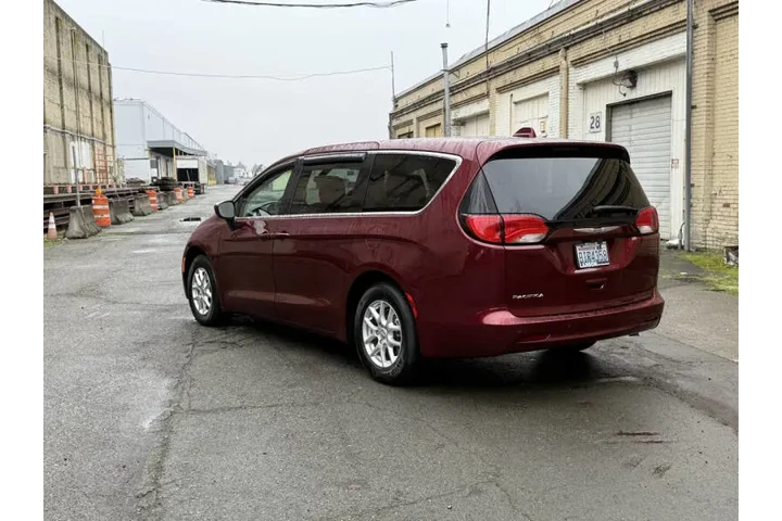 2018 Pacifica LX image 8
