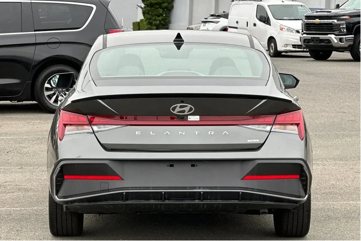 $24990 : Hyundai ELANTRA Hybrid 2025 image 5