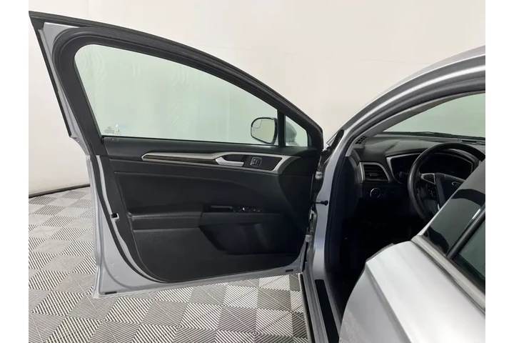 $11892 : Ford Fusion 2016 AWD SE 4dr image 10