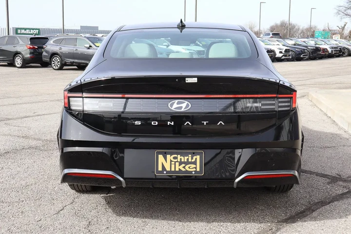 $22988 : 2025 Sonata SEL FWD image 5