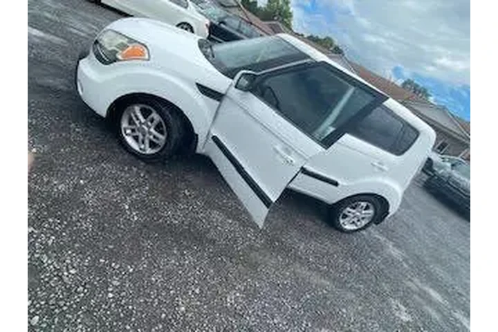 $6795 : 2011 Soul ! image 3