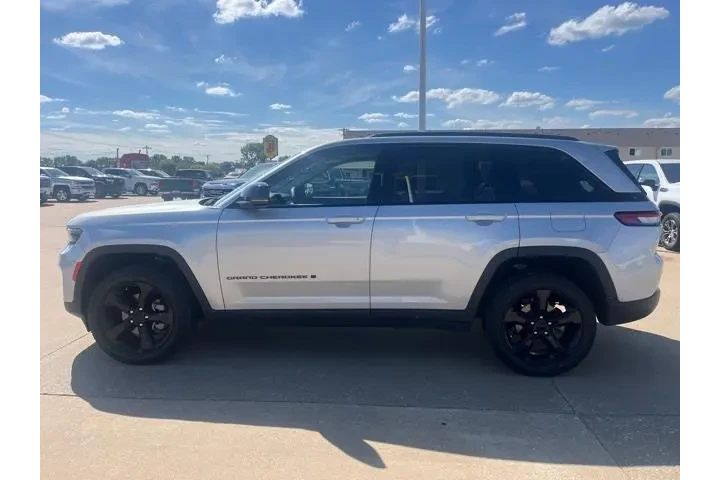 $32451 : Jeep Grand Cherokee 2024 4x4 image 8