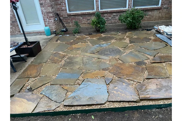 De León tree service image 6