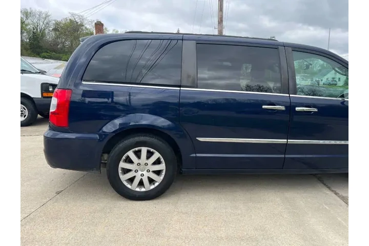 $6995 : 2015 Town and Country Touring image 9