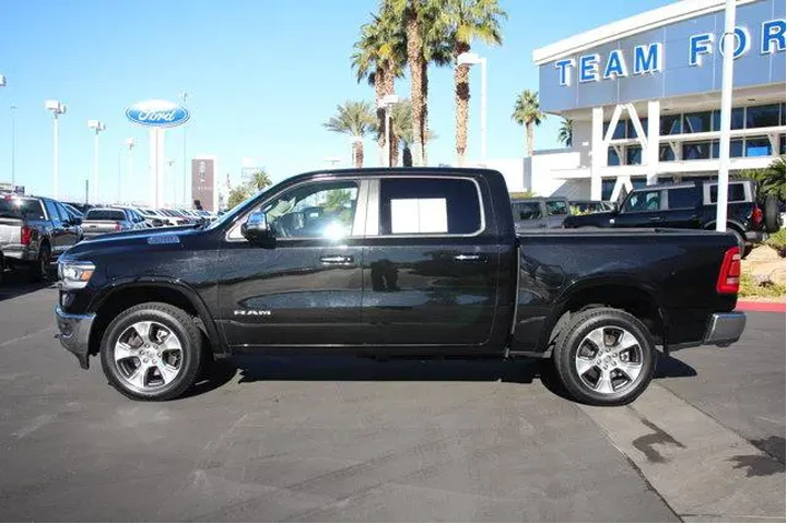 $31751 : Ram 1500 2021 4x4 Laramie 4d image 4