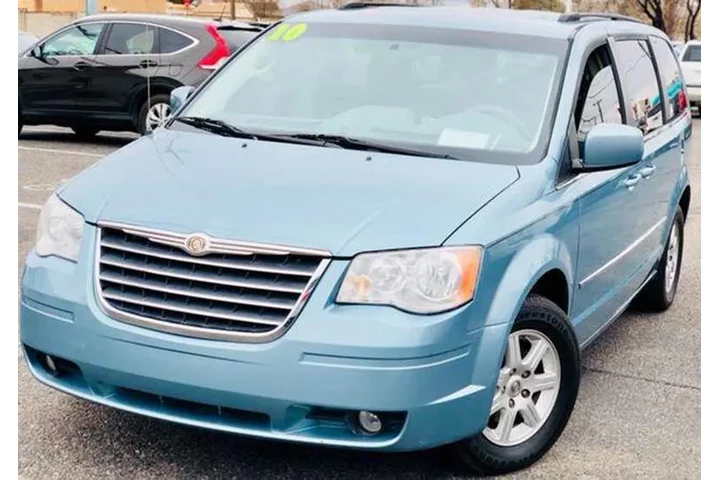 2010 Town and Country Touring image 3