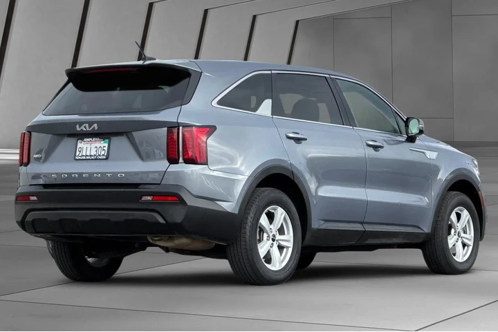 $21700 : Kia Sorento 2022 AWD LX 4dr image 4