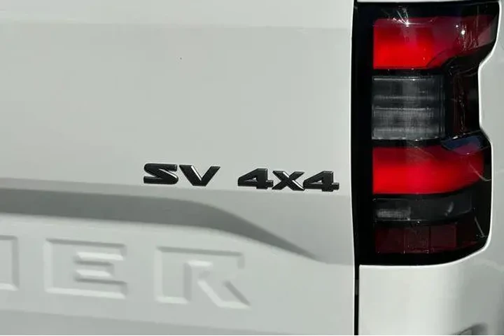 $26310 : Nissan Frontier 2024 4x4 S 4 image 9