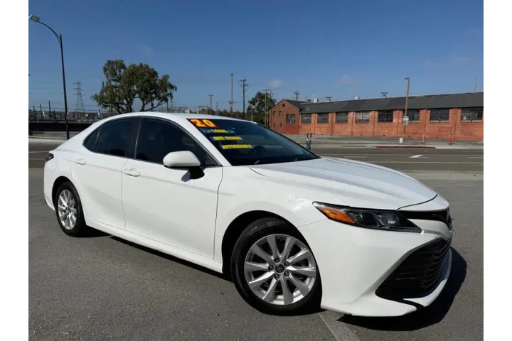 2020 Camry LE image 3