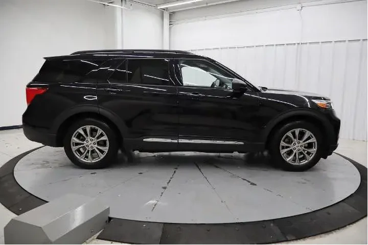 $22104 : Ford Explorer 2021 XLT 4dr S image 2