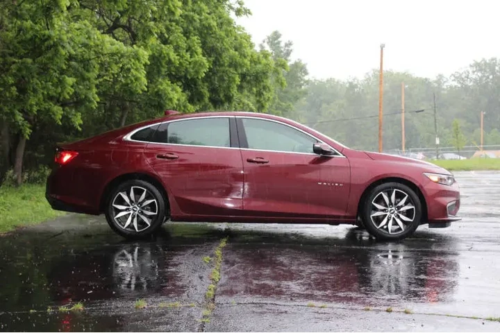 2016 Malibu LT image 3