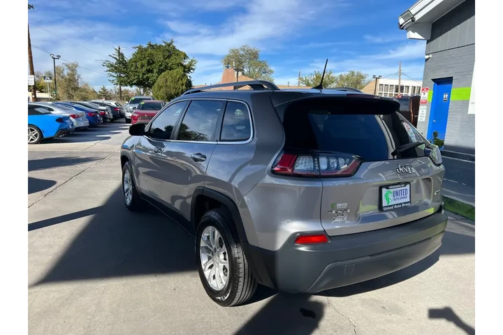 2019 Cherokee Latitude 4WD image 7