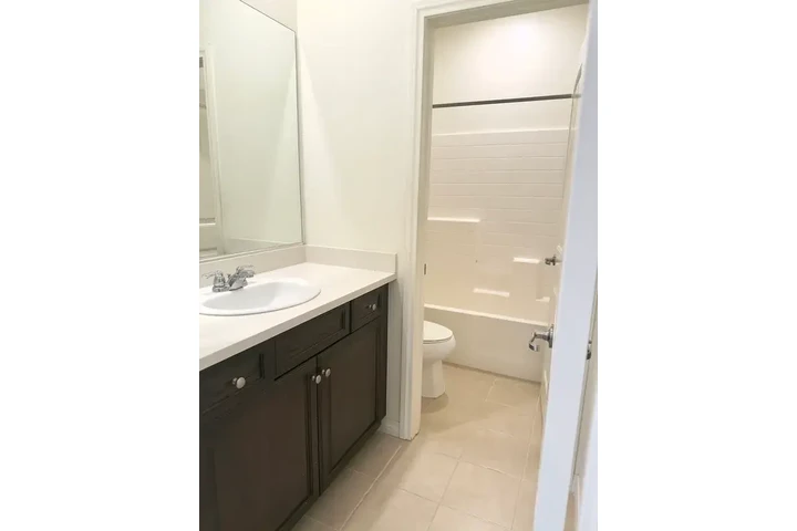 $1200 : Rancho Cucamonga Available image 9