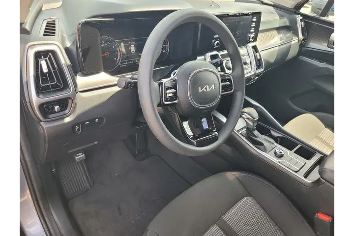$24704 : Kia Sorento 2023 LX 4dr SUV image 9