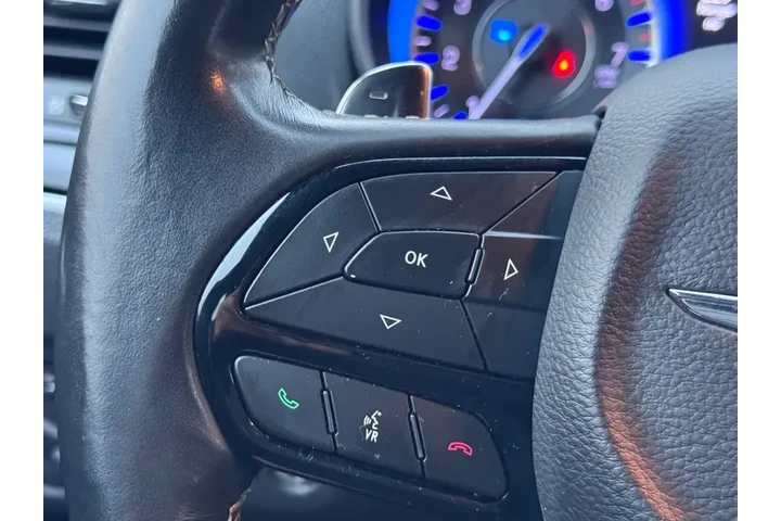 $19960 : Chrysler 300 2021 S V6 4dr S image 7