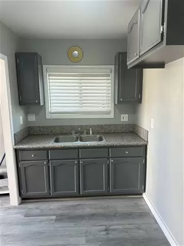 $2450 : Casa Amplia 2rec Remodelada image 7