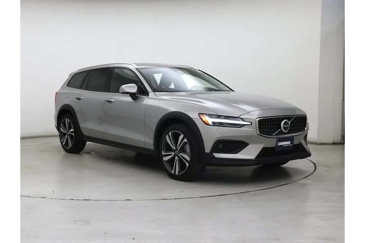 $35998 : Volvo V60 Cross Country 2025 image 1