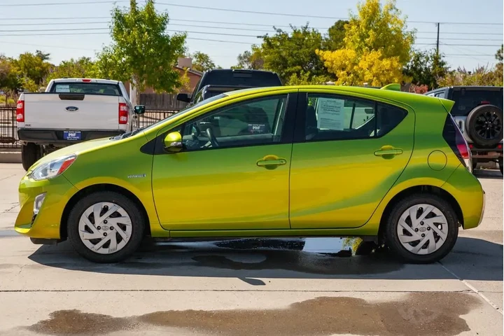 2016 Prius c One image 8